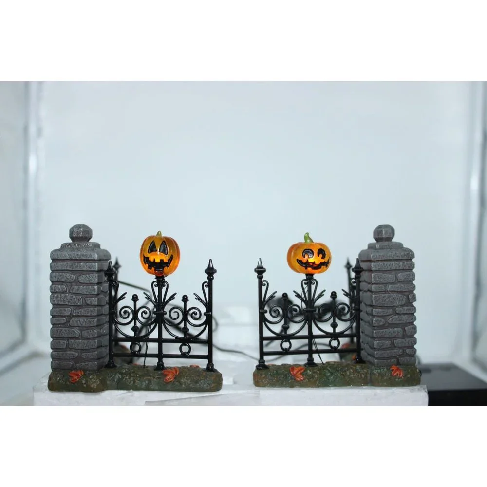 Dept 56 Halloween Village - Jack-o-lantern Lit Fence Corners